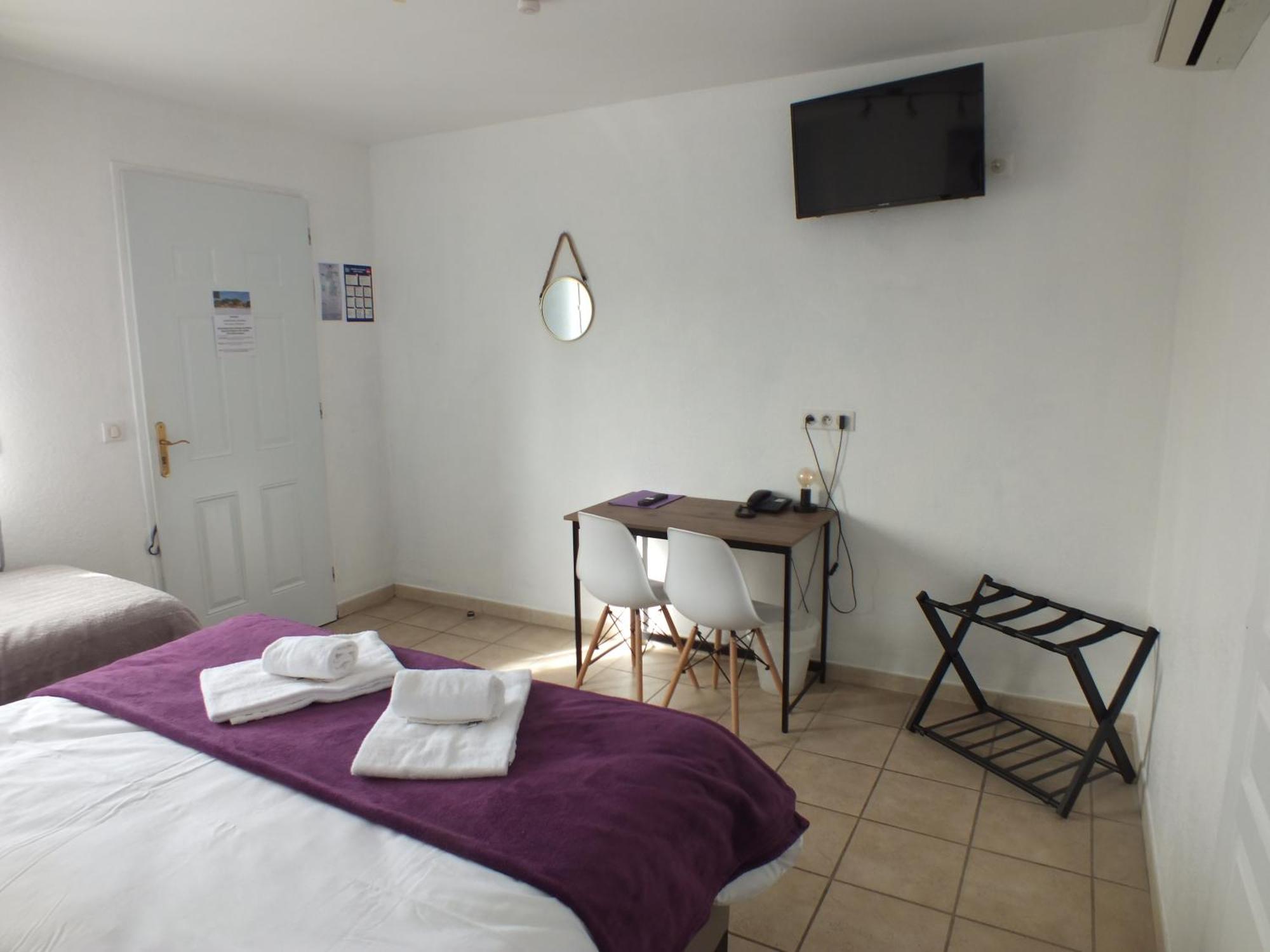 Logis Hotel Restaurant Le Clos Saint Loup Bram Exterior foto